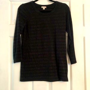 Gap black/gold shirt small